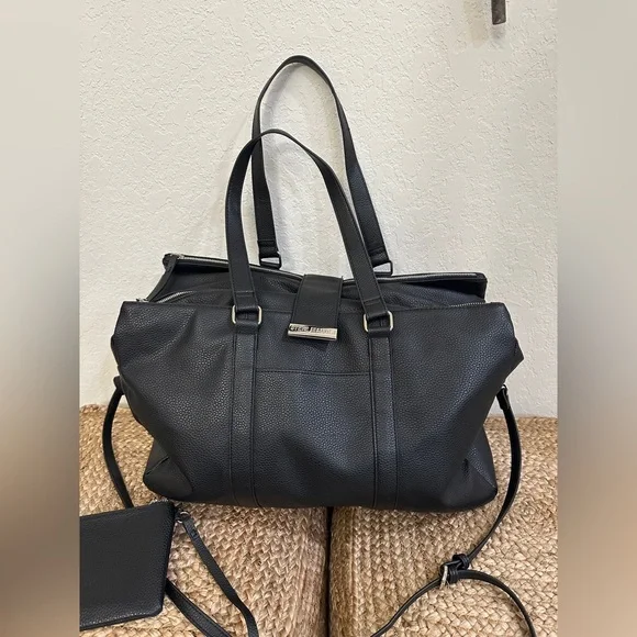 Steve Madden Black Pebbled Faux Leather Weekender Bag with Crossbody Strap - Picture 2 of 8